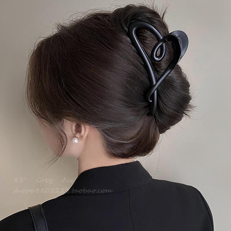 Niche High-Quality Hollow Heart Hair Claw for Women - Large 2025 Shark Bun Clip