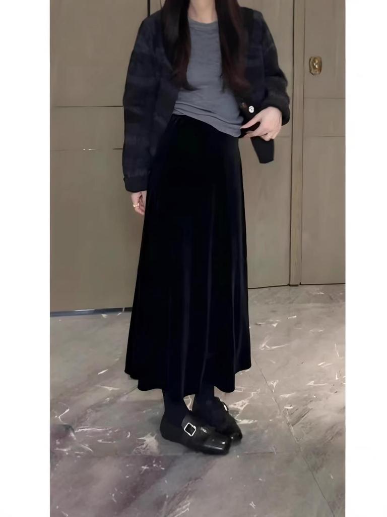 High-Quality French A-Line Black Velvet Skirt, Spring/Autumn 2026, Mid-Length, Plus Size, Flaw-Hiding Design