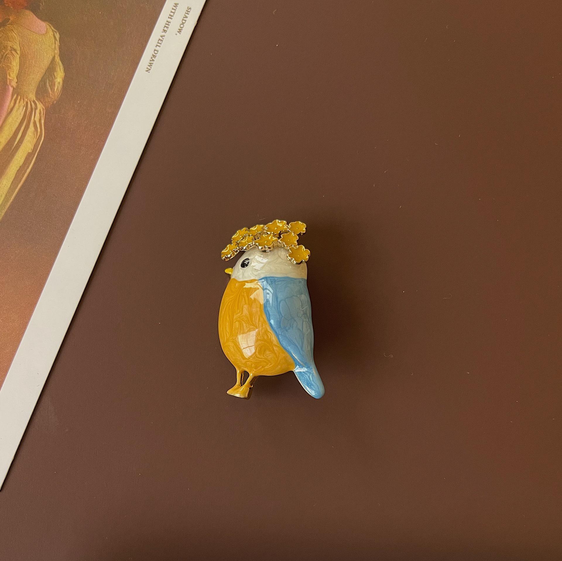 

Винтажная брошь-булавка в стиле барокко с эмалью в виде цветка и бабочки No Size