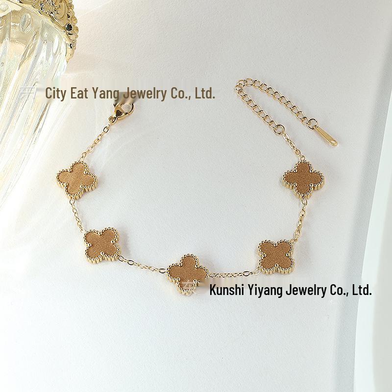 Náramek čtyřlístek, oboustranný šperk na ruku, titanová ocel tónovaná 18K zlatem, dlouhotrvající barva, všestranný šperk.