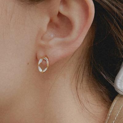 GETMEBLING VINTAGE PETIT OVAL EARRING
