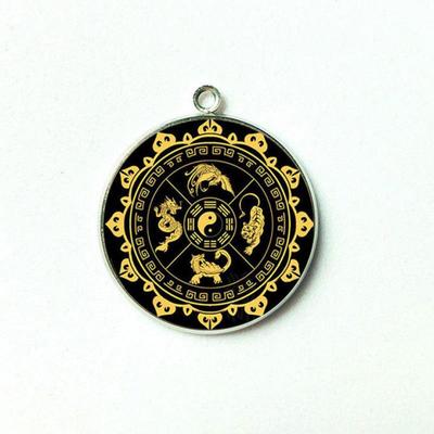 Okrągły wisiorek brelok ze stopu z kamieniem czasu - Cztery Symbole, 30mm jednostronny.