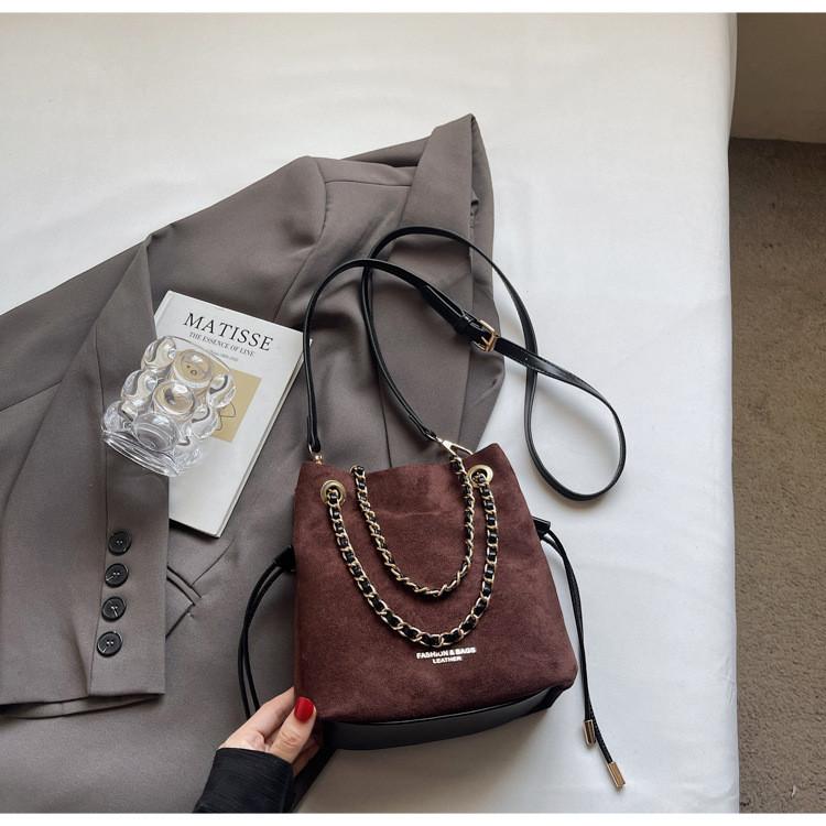 IELGY Ladies Bucket Bag Crossbody Large Capacity Chain Simple Casual Commuter Bag