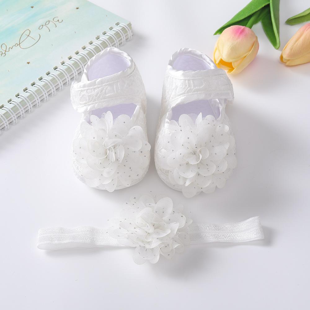 Witte Kant Baby Meisje Ledikant Schoentjes & Bijpassende Elastische Hoofdband Set, Pasgeboren Zacht Antislip Zool Satijnen Strik Bloemen Mary Jane Prinses Schoenen
