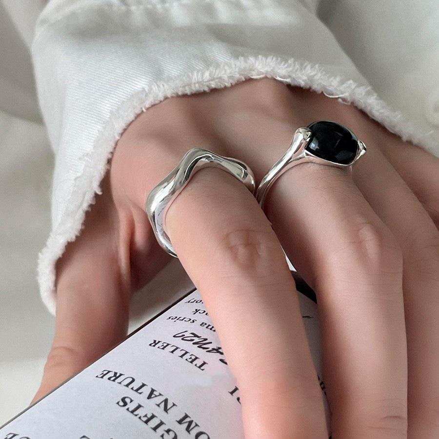 Adjustable Oval Black Zirconia Ring with Geometric Wave Design for Women – Unique Irregular Style for Personality and Index Finger.