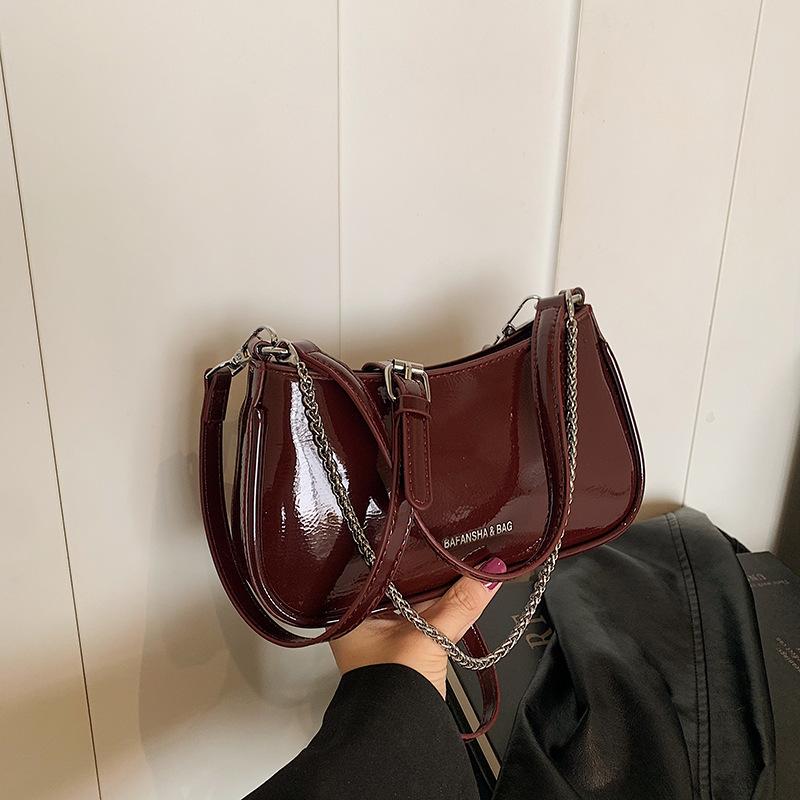 Premium Sense Retro Small Bag Women's 2025 New Autumn and Winter Versatile Messenger Bag Super Fire Shoulder Armpit Small Square Bag