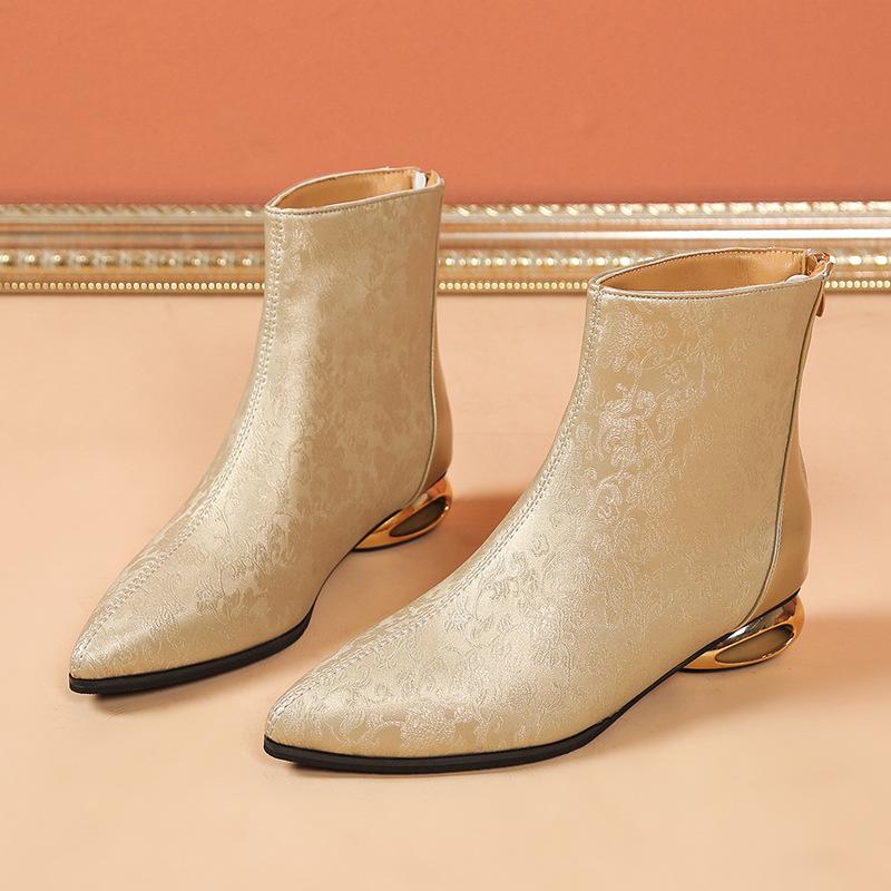 

Внешнеторговые принтованные остроносые короткие ботинки женские 2025 осень темперамент задняя молния особая форма и новые китайские модные ботинки 40 золотой