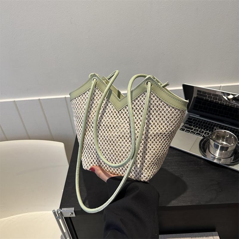 Trendy Casual Bucket Bag For Women With Spacious Interior And Stylish Colors