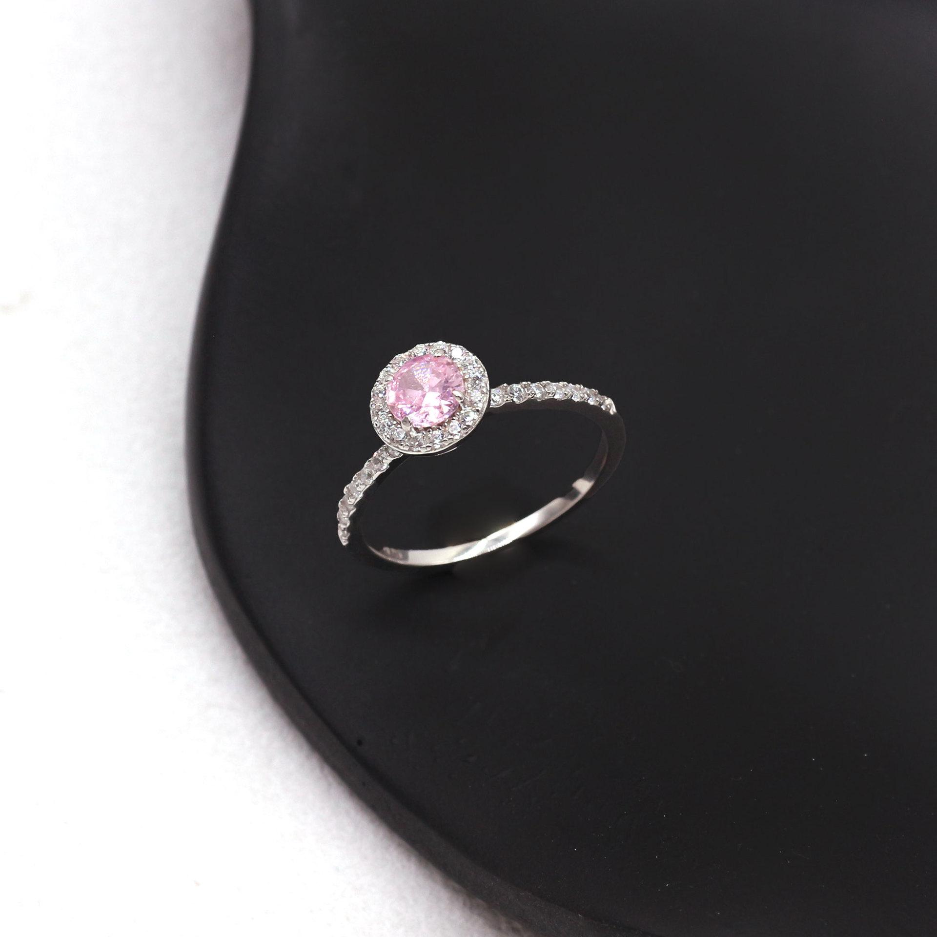 Glittering Diamond Pigeon Egg Oval Luxury Ring - Elegant, Versatile Design