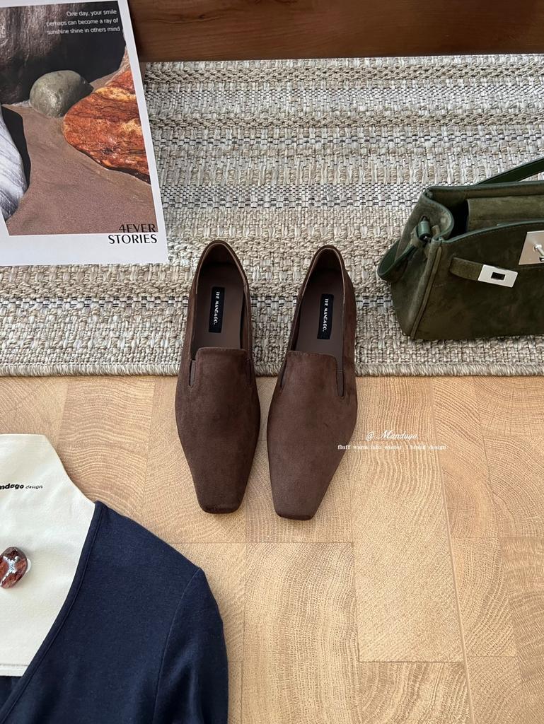 Korean version of retro square head suede flat shoes 2025 autumn and winter new simple and versatile loafers commuter small leather shoes