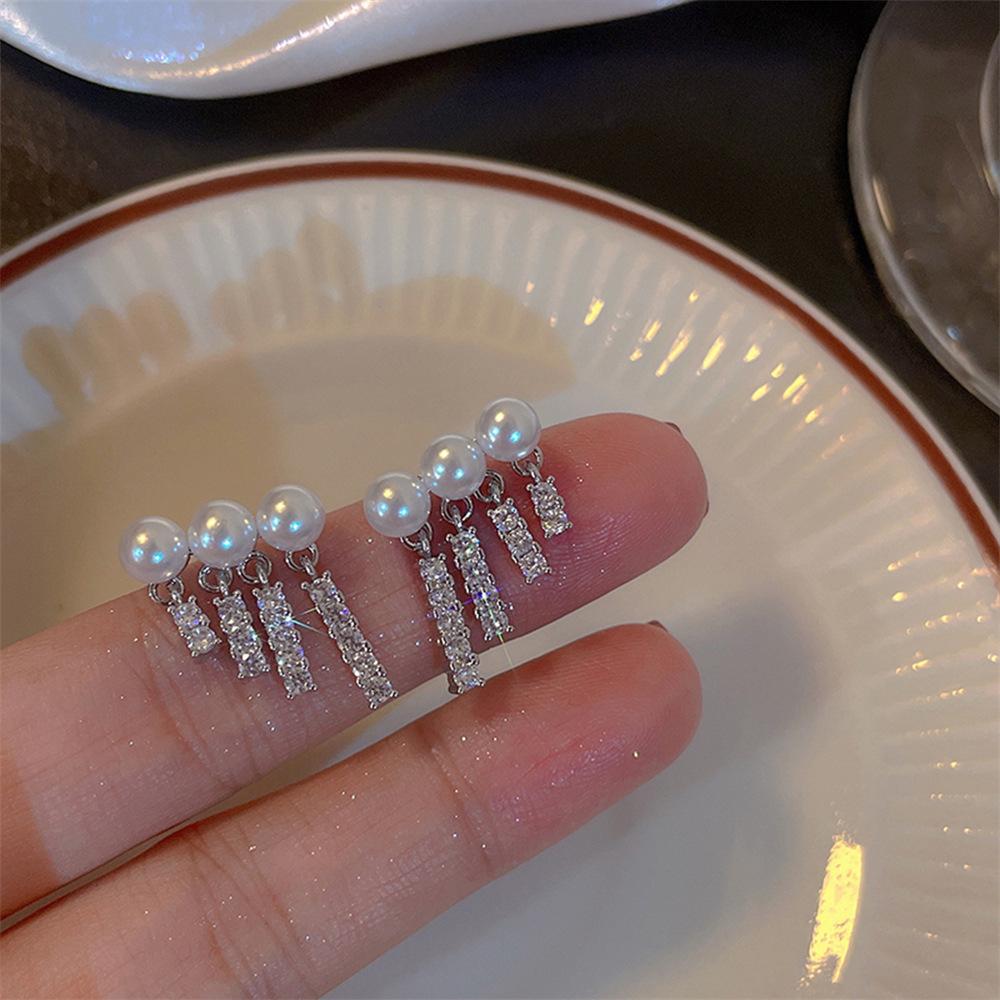 

Simple super fairy pearl stud earrings niche light luxury design earrings temperament versatile earrings