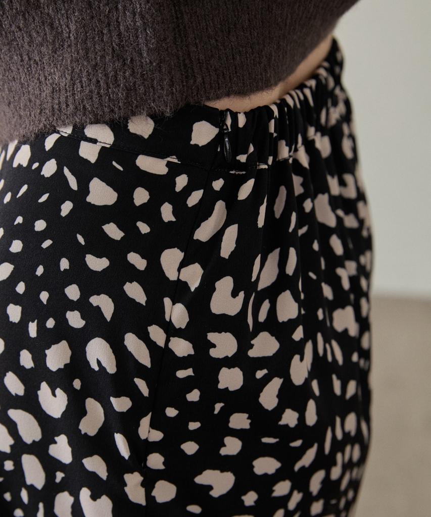 WIOE Leopard Midi Skirt_Black