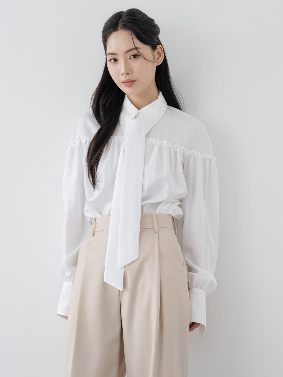 Dear Ryu Tie-Ta Shirring Blouse #White Add Necktie (Black)