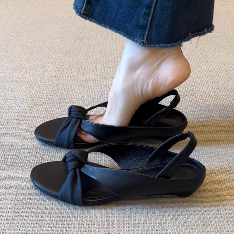 

Low-heeled versatile kink sandals women s new summer wear niche design open-toed round shoes 40 чёрный