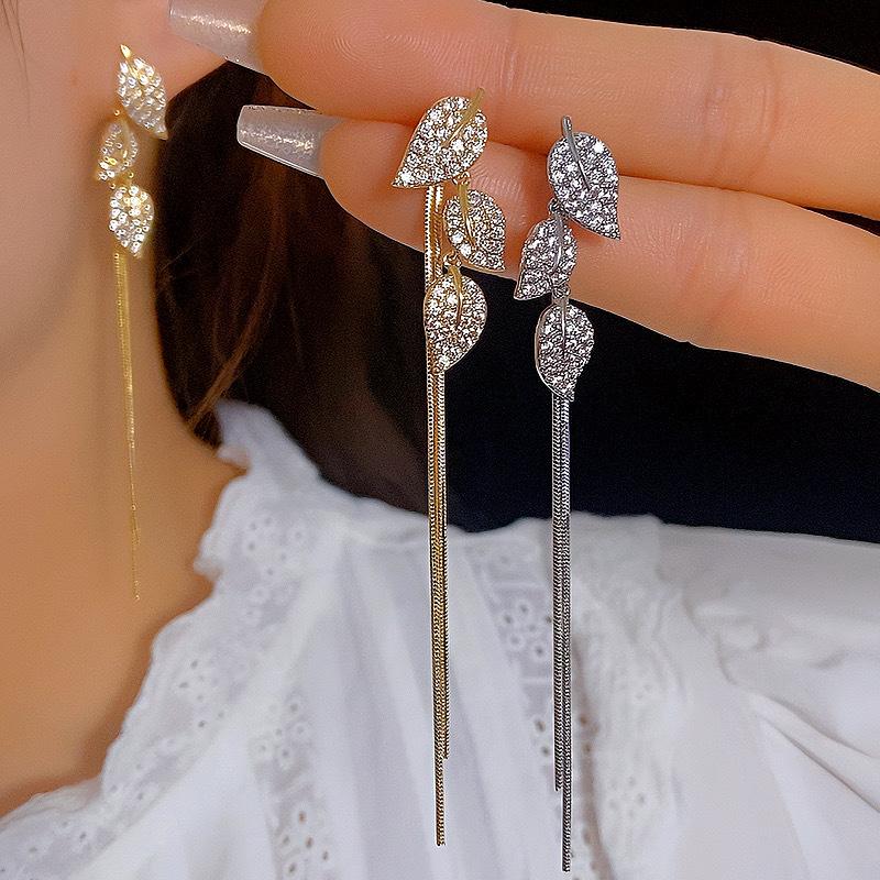 

Silver Needle Diamond-Leaf Tassel Earrings with Zirconia