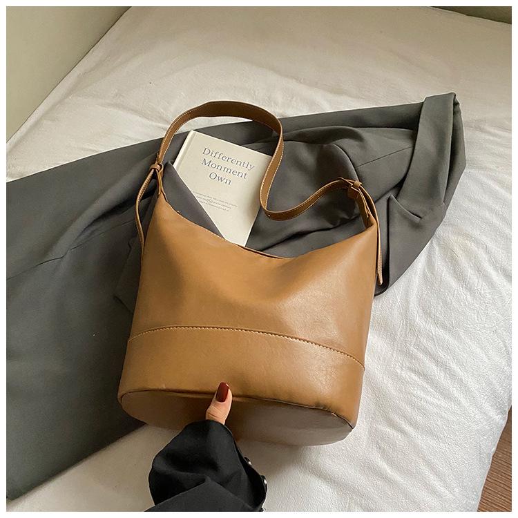 

Premium commuter bag women s 2025 new trendy autumn and winter popular fashion retro shoulder bag crossbody bucket bag