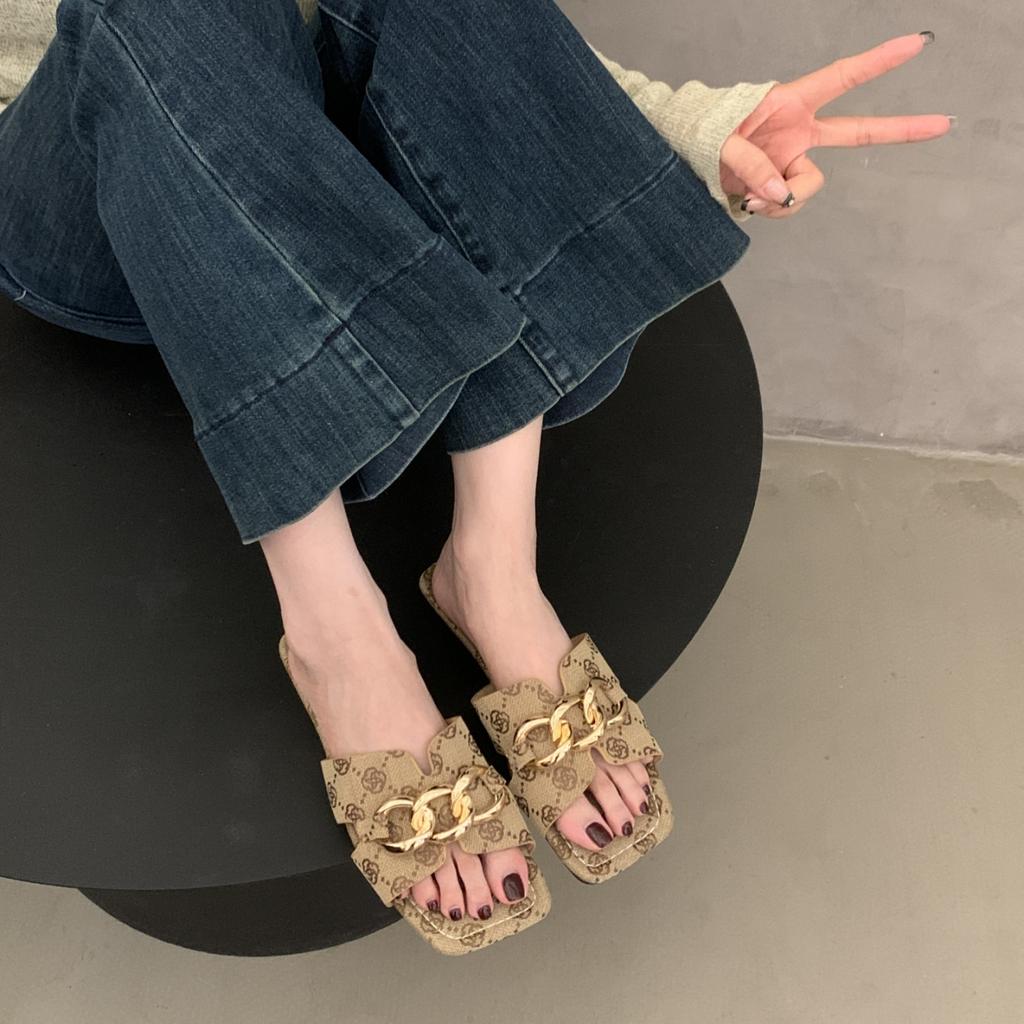 Fashion Women Flat Slippers 2025 New Summer Big Size Shoes Trend Brand Designer Slippers Women Luxury Outdoor Flat Sandals Slides Women