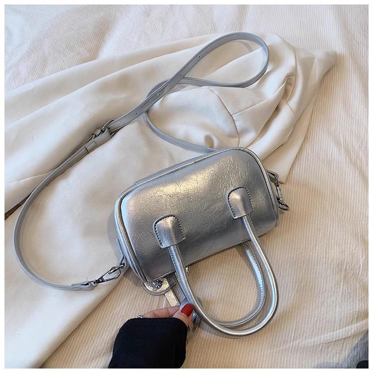 Bag 2024 New Bag High-end Texture Niche Messenger Bag Fashionable Versatile Summer Silver Shoulder Handbag