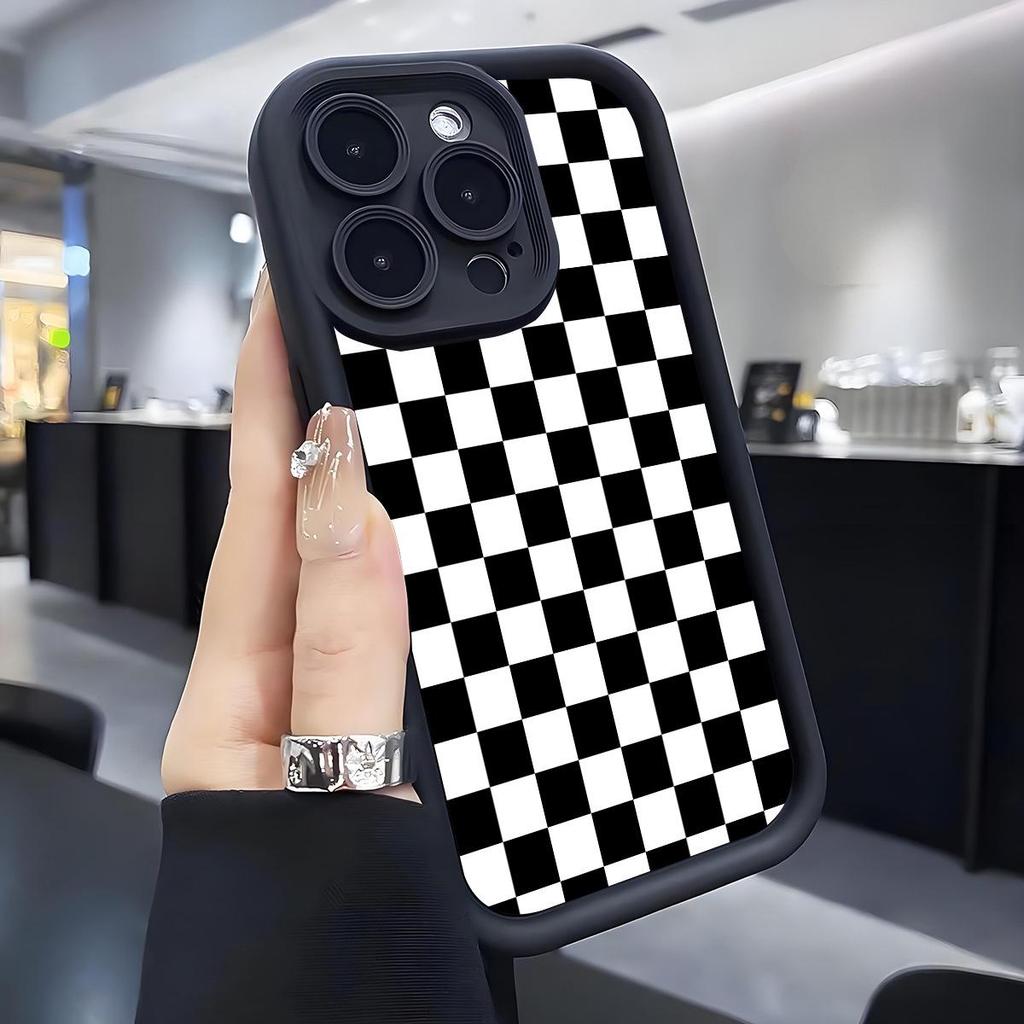 Black & White Checkered Groove Case for iPhone 15/16/17