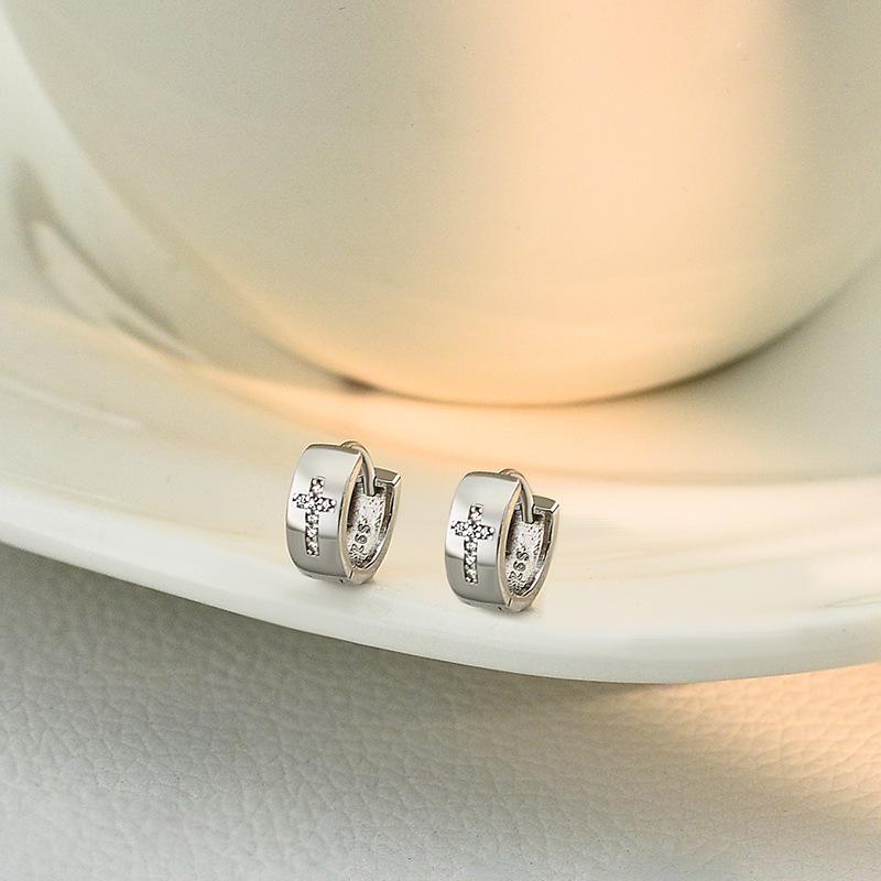 Diamond-inlaid Cross Ear Buckles with Unique Niche Design and Cool Style Simple Earrings for Men and Women