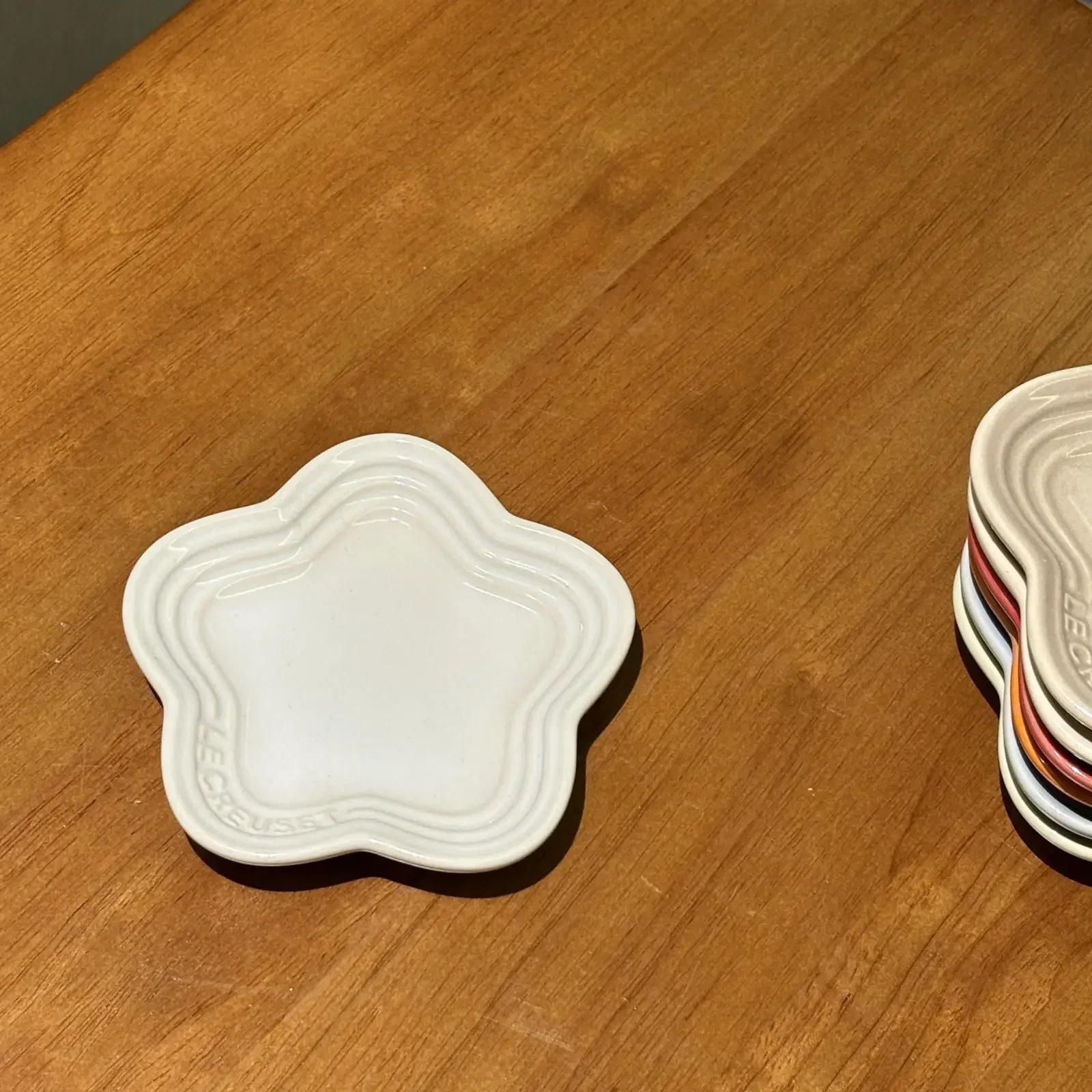 

Мини-тарелка в форме цветка сливы, маленькая тарелка для кошек, соусница в форме цветка, градиентная посуда для плевков в виде цветка сливы 4.5 inches