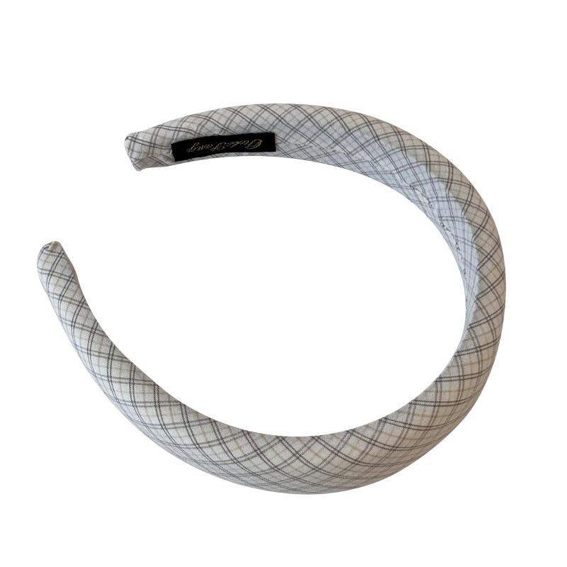 Retro and Simple Hairband with A Girl School-style Appearance. A High-crowned Sponge Hairpin with A Fine Headband for Styling The Hair.