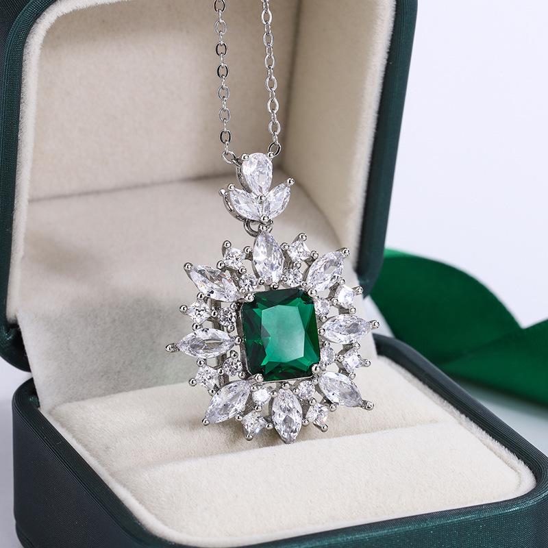 Gold-Plated Temperament Heroine Stone Luxury Square Pendant Necklace Colored Treasure Simulation Copper Bottom Old Money Style