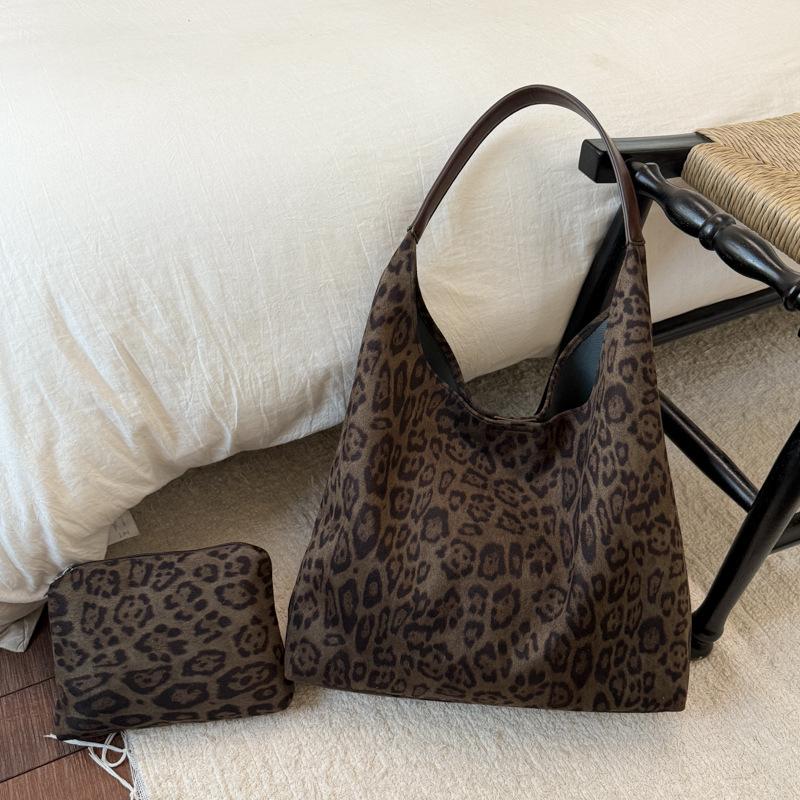 Leopard print bag women's large capacity 2025 new autumn and winter leisure shoulder mother and child bag versatile work commuter tote bag