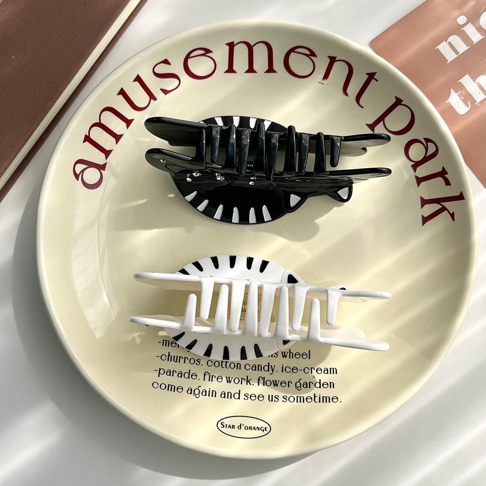 1 Stück Neue schwarze und weiße Katze Kratzspange, niedliche Katze mit großen Augen, Punkt-Diamant hoher Pferdeschwanz Haarspange, Tierhaarspange, Haiklammer