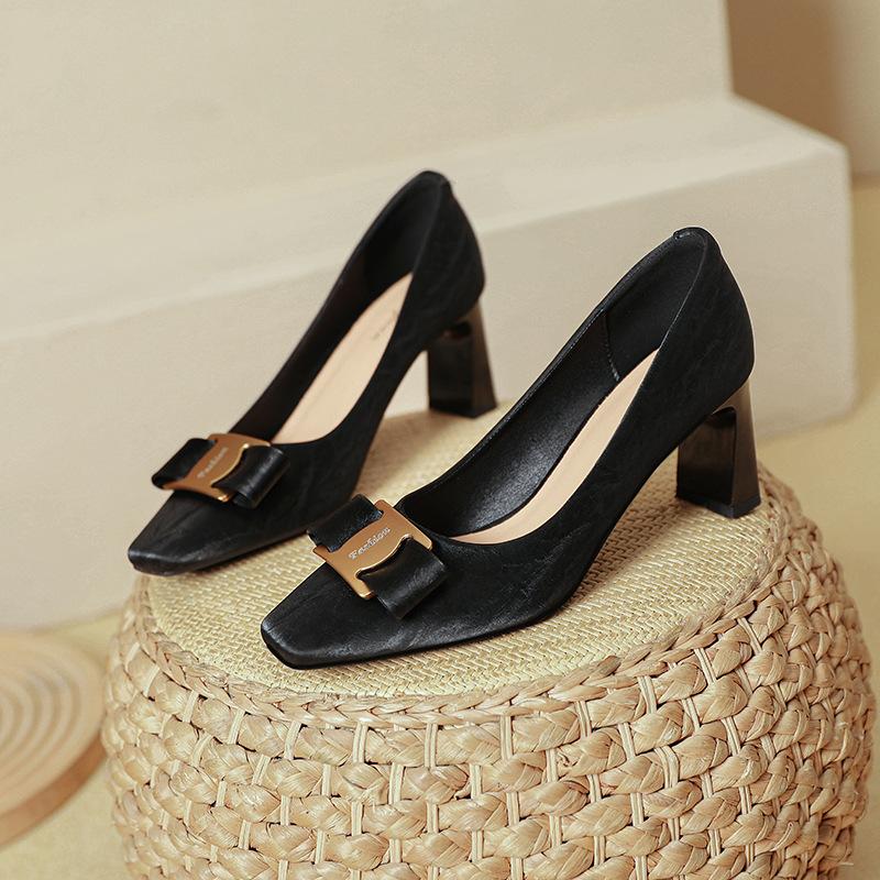 

Черные туфли на высоком толстом каблуке, не утомляющие ноги, темпераментные, знаменитость, новинка весна-осень, квадратный носок, с неглубоким вырезом, одинарные туфли 34 чёрный