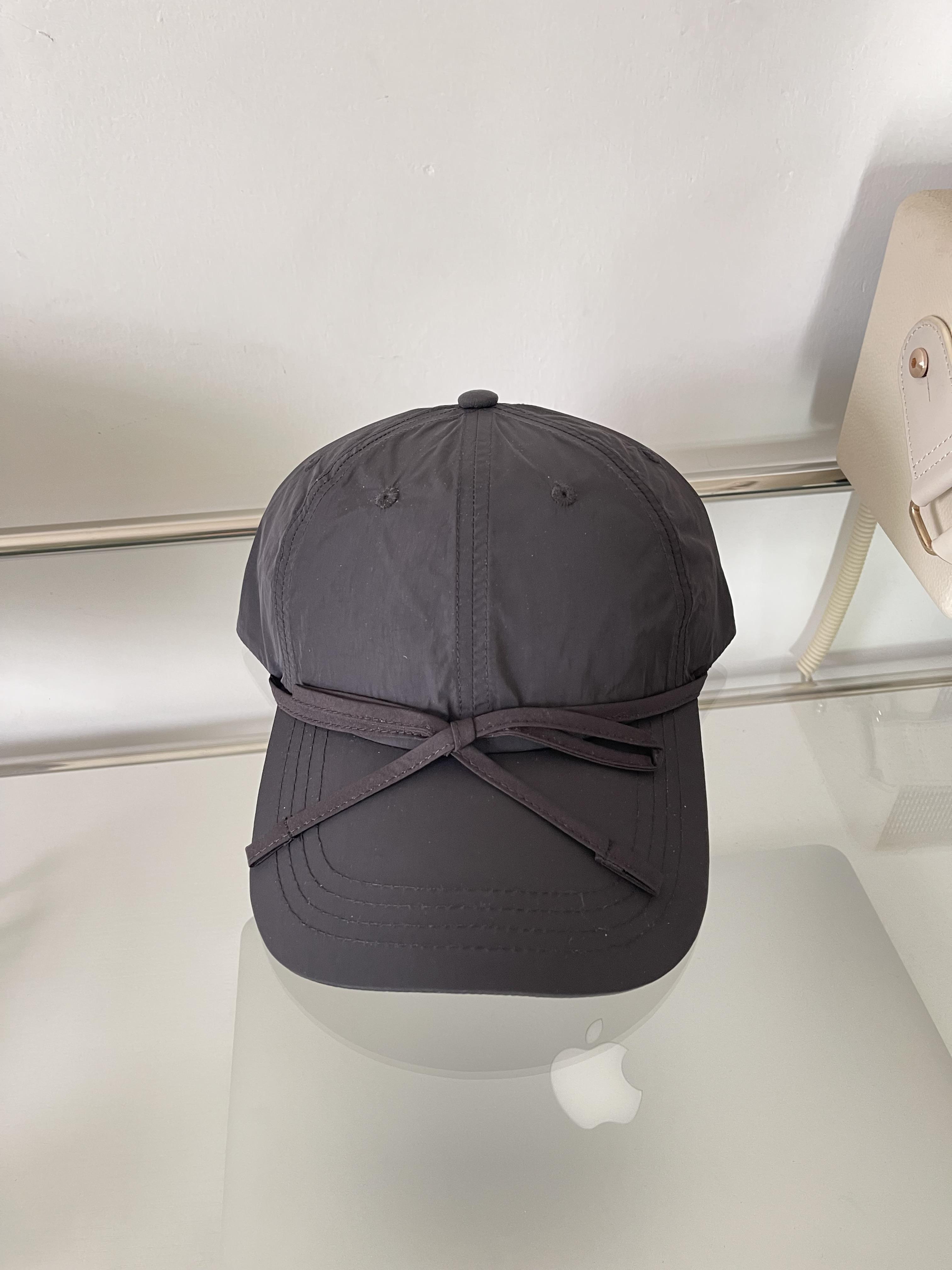 

Нішовий дизайн отаку з такою ж бейсболкою з бантом, великий обхват голови, кругле обличчя, маленька літня корейська універсальна кепка Adjustable 56-58cm чорний