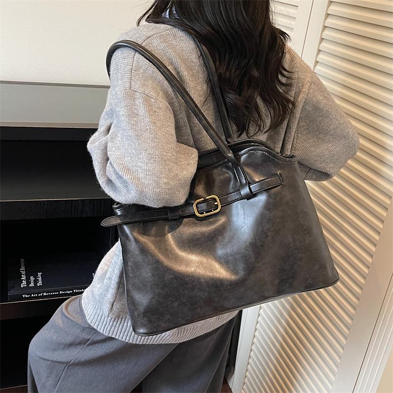 

Bag women s new trendy fashion high sense fashion versatile retro shoulder bag large capacity чорний
