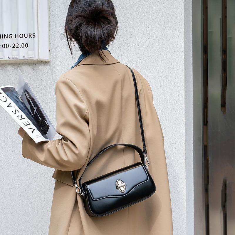 Niche Design Bag, New Crescent Moon Baguette Bag, Genuine Leather Women's Bag, Fashionable Shoulder Messenger Bag, Fashionable.