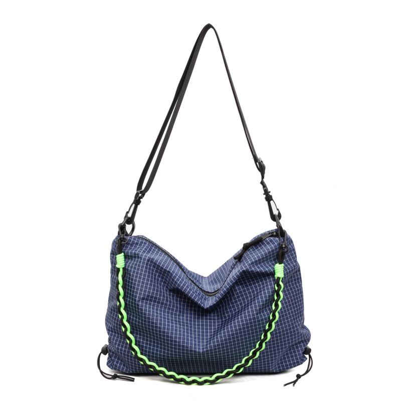 Bolsa Transversal Leve de Grande Capacidade Feminina de Nylon Xadrez para Ombro ou Axila Bolsa Tote para Estudante e Trabalhador