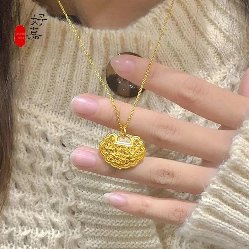 Double-Sided Intricate Filigree Necklace: Timeless Non-Fading Gold Pendant for Women