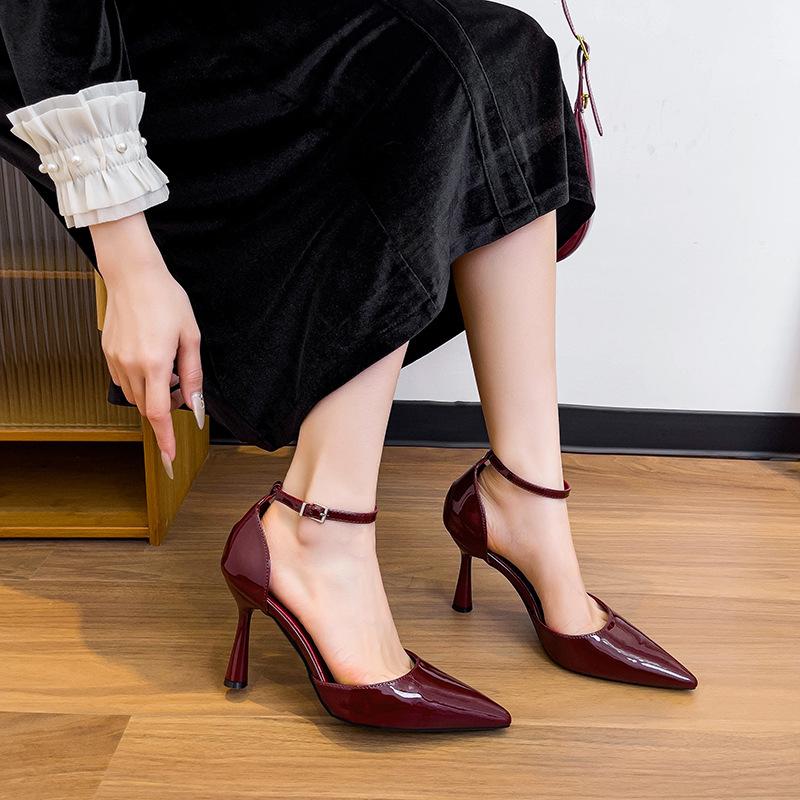 Pointed toe with high heels, thin heels, sexy 2025 new red large size hollow single shoes, French bag head sandals