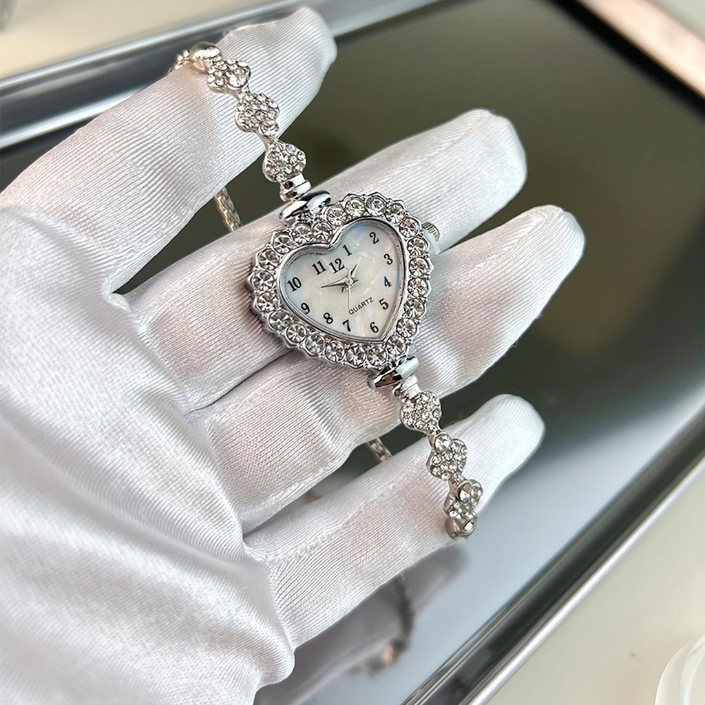 Γυναικείο Ρολόι με Καρδιά από Στρας με Λαμπερό Καντράν & Μπρασελέ από Κράμα σε Χρυσό Τόνο - Συμπαγές Ρολόι Χαλαζία για Καθημερινή Κομψότητα