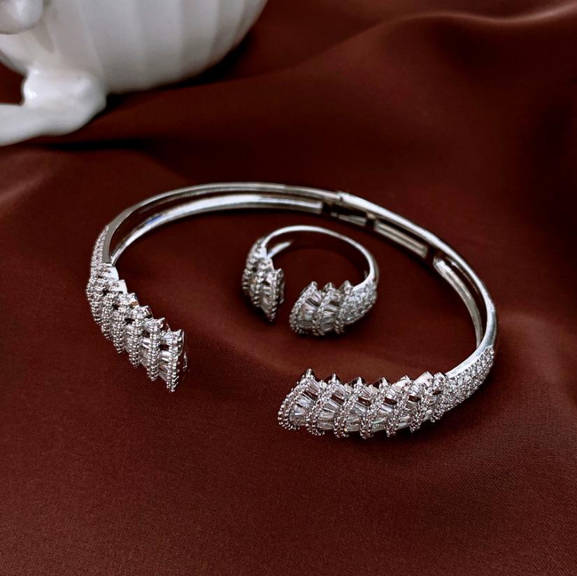 2025 Luxe Gold-Plated Diamond Letter Bangle: Versatile & Elegant Women's Jewelry