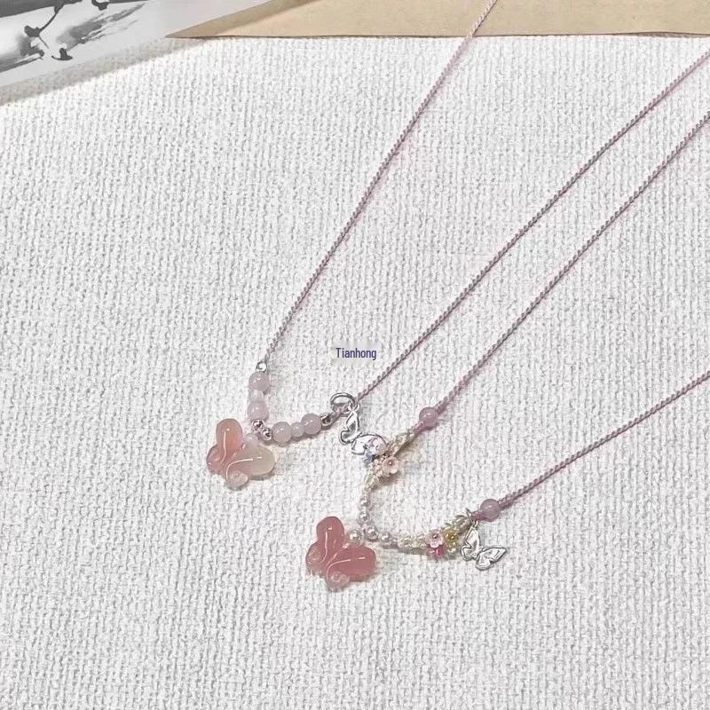 Collier Papillon Rose Glacé Transparent - Design de Luxe, Chaîne Clavicule Douce et Polyvalente avec Cordon Tressé Tendance pour Femmes