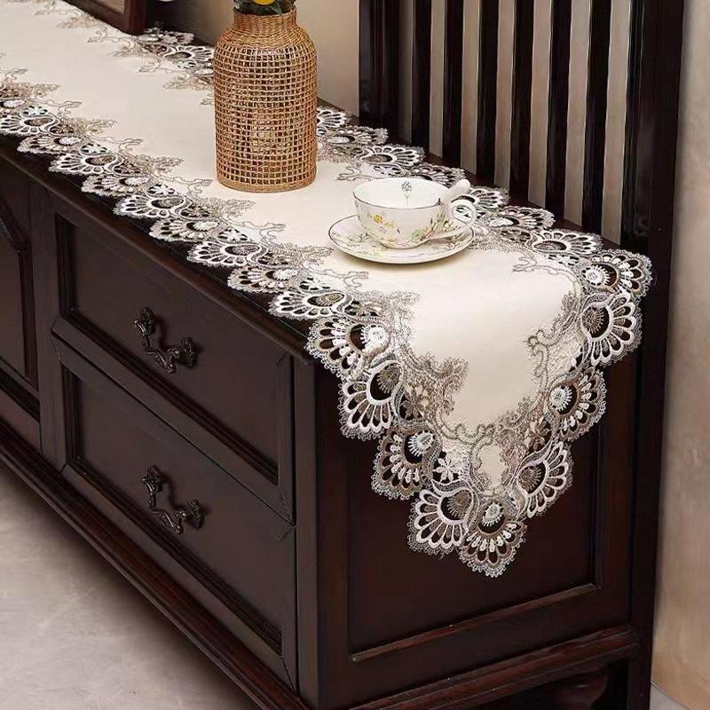 

Європейський настільний прапор Водонепроникний і маслостійкий Розкішна мереживна скатертина, що не змивається, Довга смужка, Нова шафа для телевізора, Ганчірка для пилу 40x220cm білий