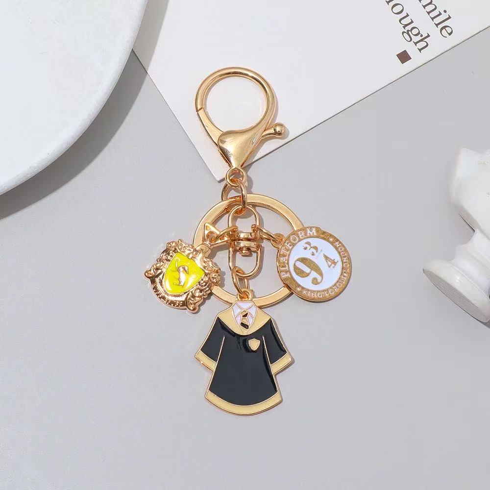 Magic Academy Couple Keychain Hufflepuff Gryffindor Slytherin Ravenclaw Surrounding Uniform Badge Alloy Pendant Creative Package Gift