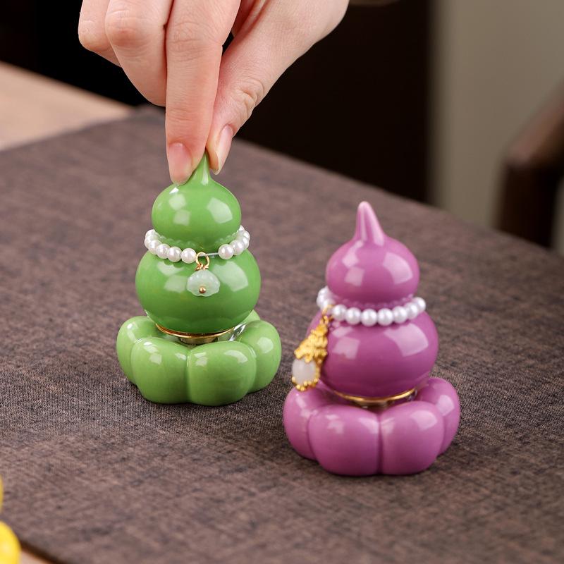 Vibrant Rotating Gourd Ornament: Stylish and Fun Tea Pet with Custom Logo Option