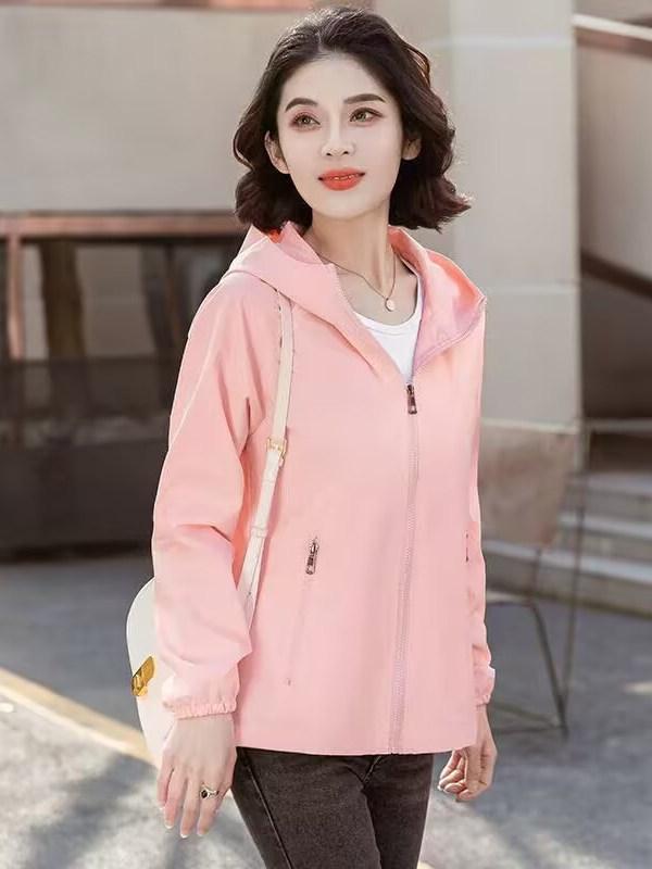 Women's Korean-Style Hooded Windbreaker - Casual, Loose-Fit, Windproof Jacket for Spring & Autumn.