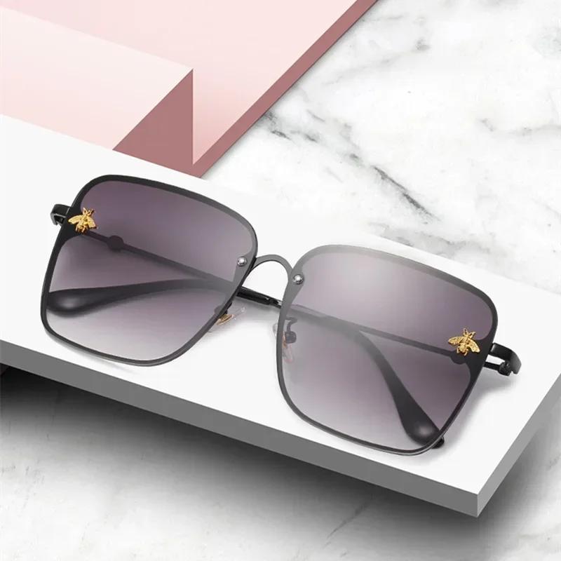 Fashion  Gold Bee Square Sunglasses Women Retro Oversized Glasses Men Shades Metal Frame Ladies Sunglasses Zonnebril Dames