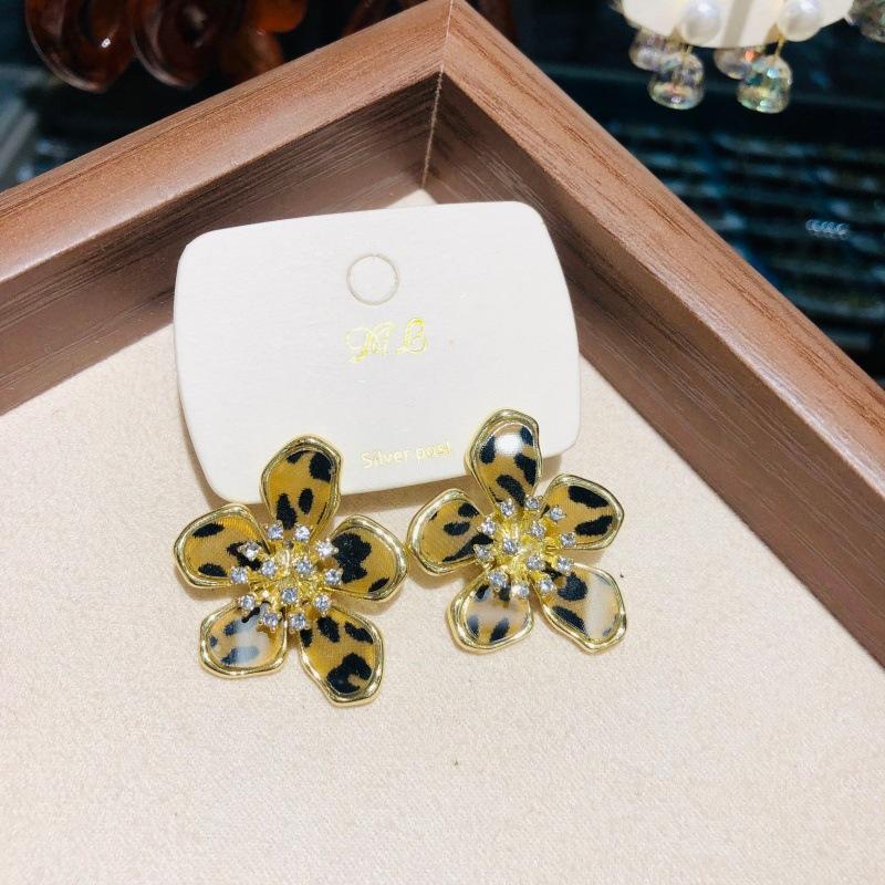 New Leopard Five-leaf Flower Zircon Earrings Personality Temperament Petal Earrings