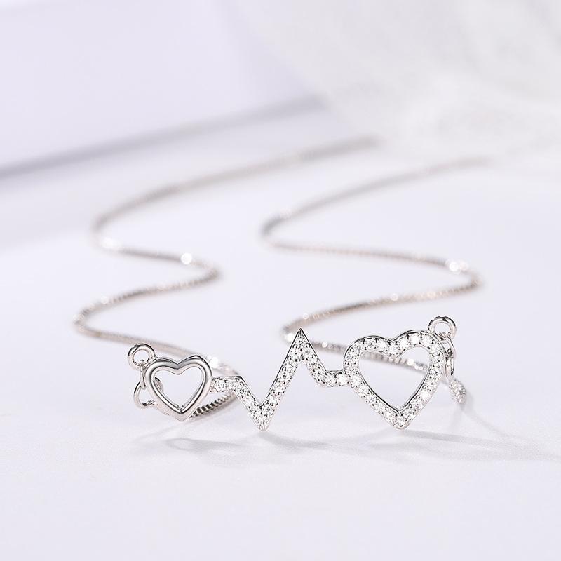 BELLA BOX A fashionable, simple and diamond-encrusted design gift zircon heart-shaped pendant