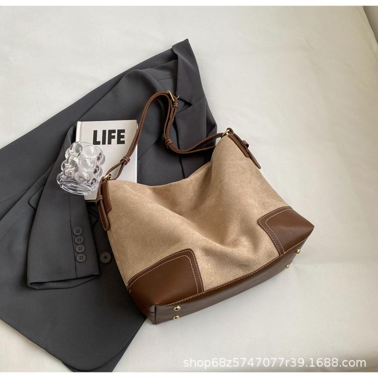 

Suede fashion handbag trendy bag women s 2025 new simple tote bag autumn and winter commuter crossbody bag хаки