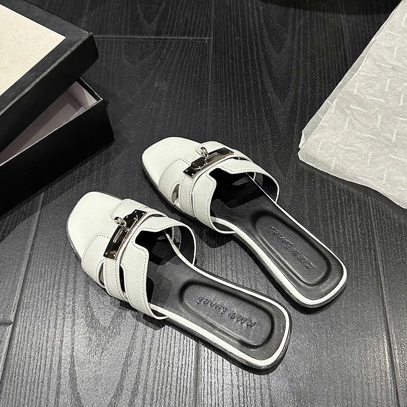 Korean high-end feeling~ slippers women's outer wear 2025 summer seaside beach shoes one-word flat-bottom lock cool slippers