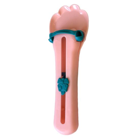 Wyciskacz do pasków dla kotów w kształcie pazura Gładkie krawędzie Łatwy w użyciu Kreatywna nowość Karmienie plastikiem