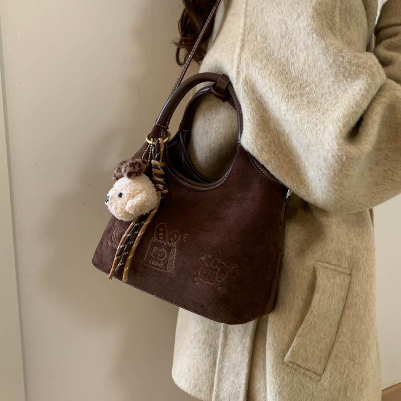 Retro Niche Matte Bag Women's 2025 New Exquisite Versatile Messenger Bag Fashionable Super Fire Handbag Small Bag